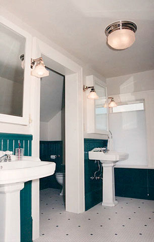 Historically appropriate bungalow bath
