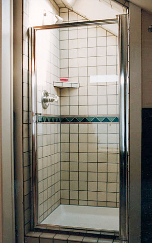 2nd floor bathroom in craftsman home
